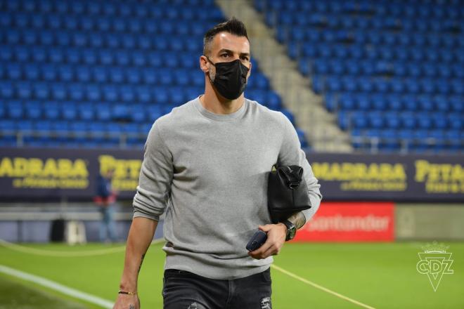 Negredo, al llegar al estadio (Foto: Cádiz CF).