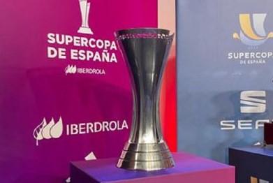 El trofeo de la Supercopa femenina.