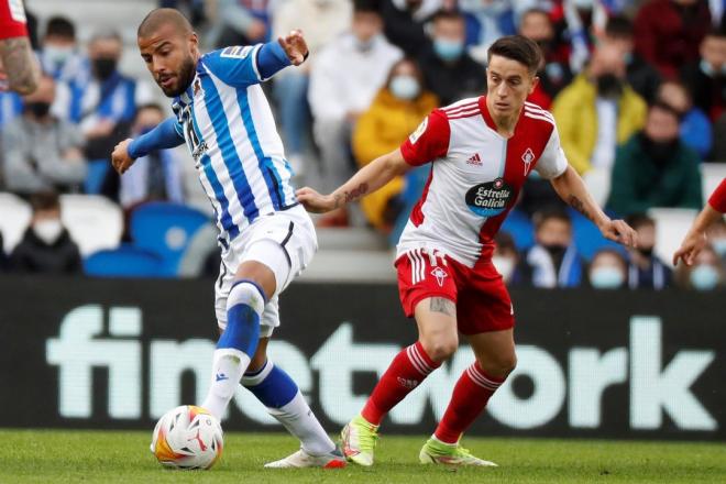 Rafinha ante Cervi (Foto: EFE).