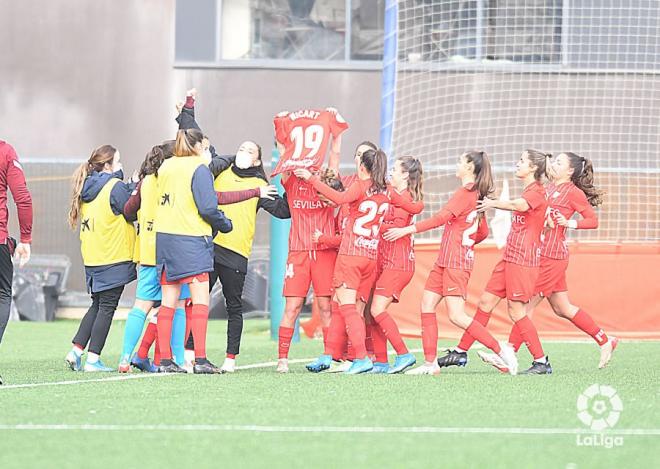 Las jugadoras del Sevilla dedican un gol a Paula Nicart.