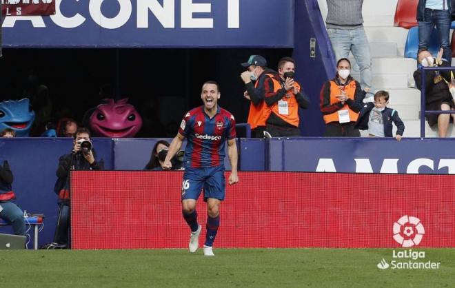 Soldado celebra el gol en el Levante - Mallorca. (Foto: LaLiga)