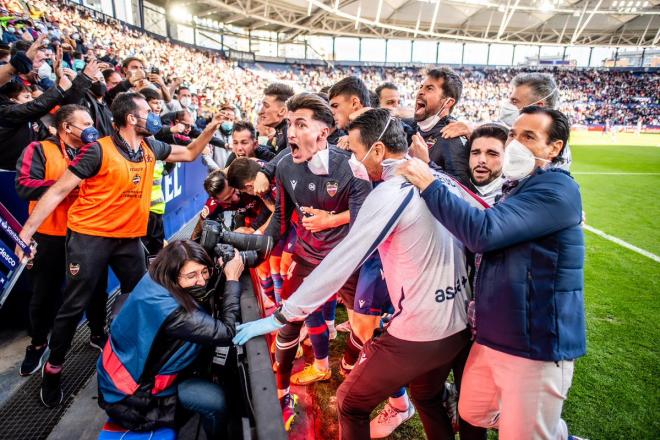 Celebración del gol de Morales en el Levante UD - RCD Mallorca