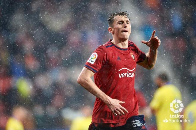 Ante Budimir celebra su gol en el Osasuna-Cádiz (Foto: LaLiga).