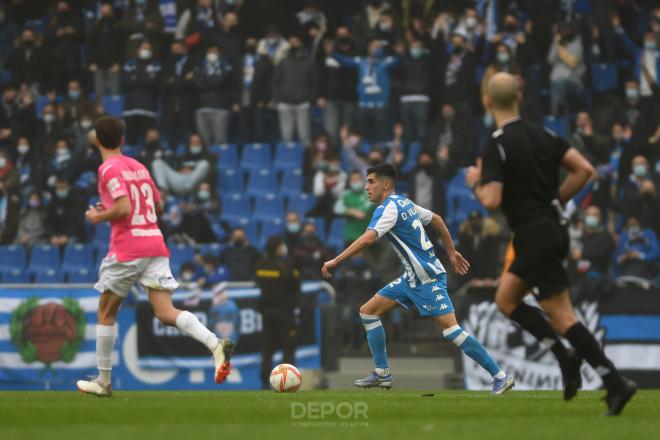 Villares con el balón durante el Dépor-Talavera (Foto: RCD).