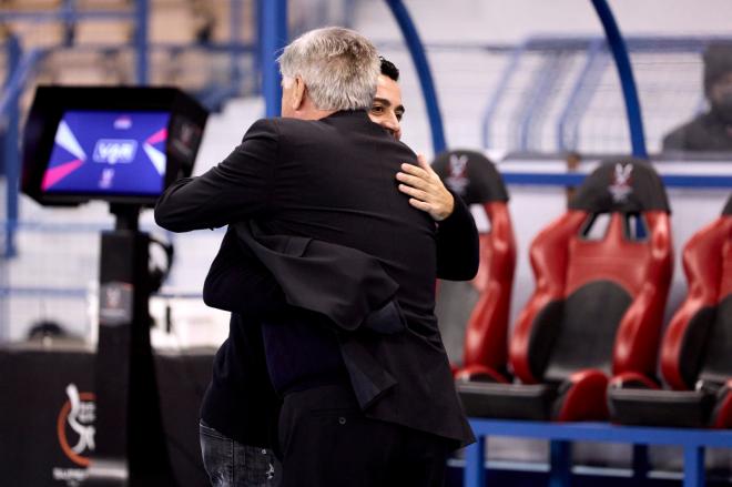 Xavi saluda a Ancelotti (Foto: RFEF).
