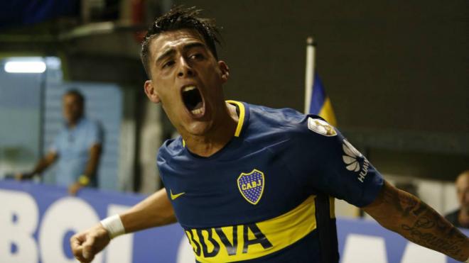 Cristian Pavón celebrando un gol con Boca Juniors.