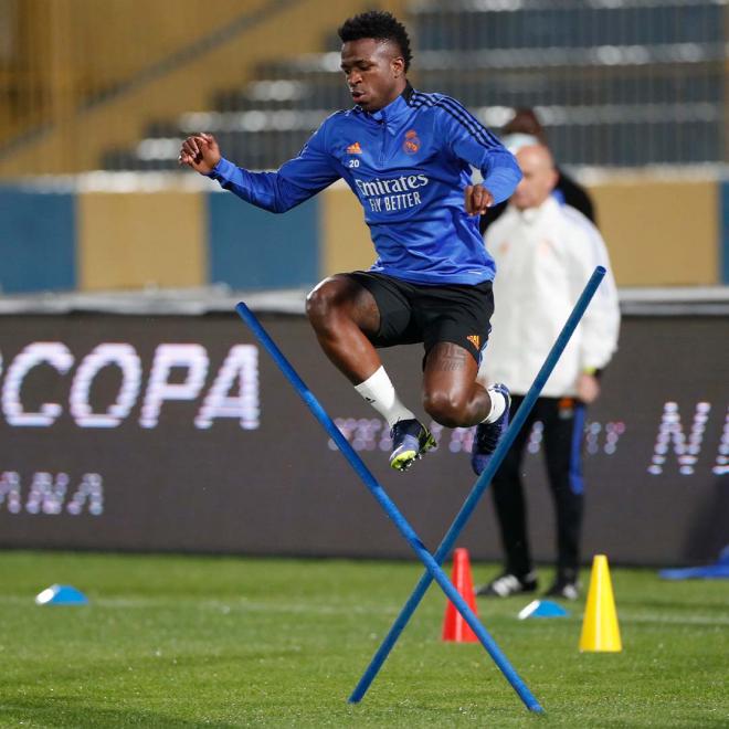 Vinicius, durante el entrenamiento previo a la final de la Supercopa de España bajo las órdenes de Ancelotti (Foto: Real Madrid)