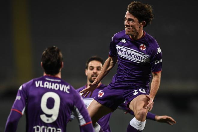 Odriozola, cedido por Florentino Pérez, celebra un gol con la Fiorentina (Foto: Cordon Press).