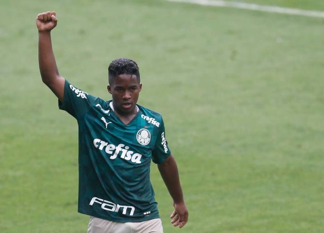 Endrick, seguido por Laporta, en un partido del Palmeiras (FOTO: Cordón Press).