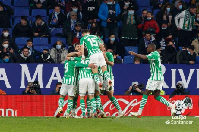 La celebración del gol de Borja Iglesias en el Espanyol - Real Betis (Foto: LaLiga)