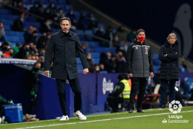 Vicente Moreno, en la banda del RCDE Stadium (Foto: LaLiga).