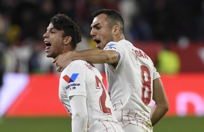 Óliver Torres celebra un gol con Jordán (Foto: Kiko Hurtado)