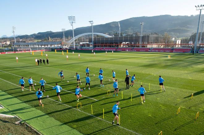 Sesión de trabajo del primer equipo en Lezama; toca mirar ya a Mestalla y al Valencia CF (Foto: Athletic Club).