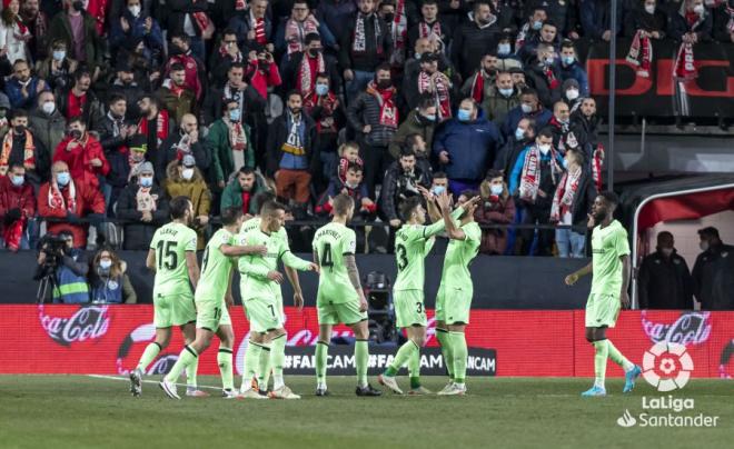 Los jugadores del Athletic celebran el gol de Nico Serrano frente al Rayo en Vallecas (Foto: LaLiga