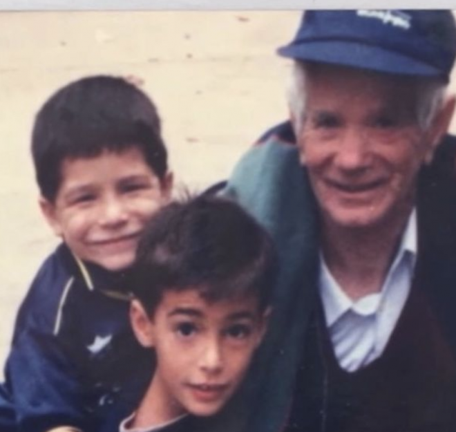 Carlos Soler y su abuelo y su hermano