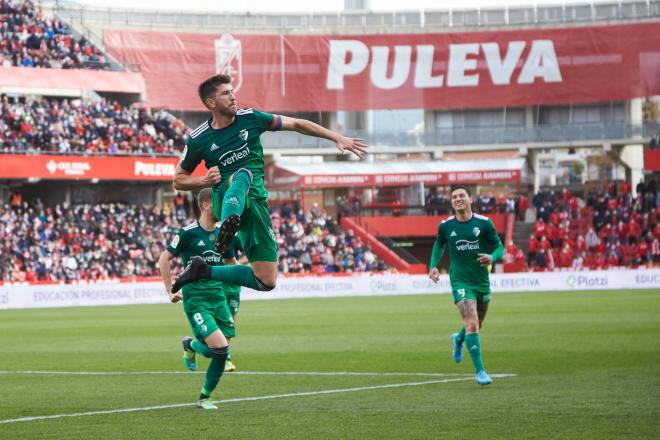 Celebración de David García, pretendido por el Atlético de Madrid, tras su gol en el Granada-Osasuna (Foto: Cordon Press).