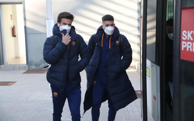 Riqui Puig y Jordi Alba, bajo las órdenes de Xavi, en un viaje del Barcelona (Foto: FCB).