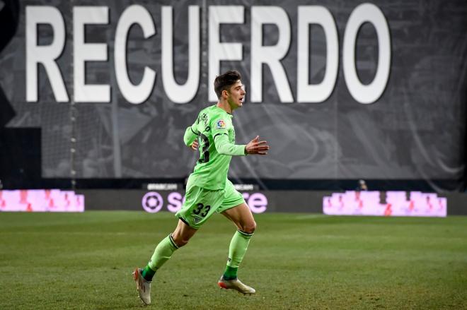 Nico Serrano celebra su gol frente al Rayo en Vallecas (Foto: Athletic Club).
