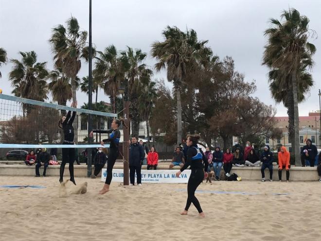 El Valencia BeachBol debuta con victoria en la 1º División Femenina de Vóley Playa