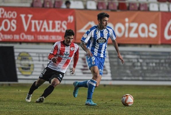 Alberto Quiles con el balón en el Zamora-Dépor (Foto: RCD).