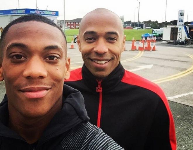 Anthony Martial y Thierry Henry.