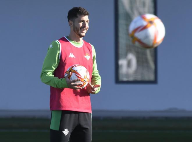 Guido Rodríguez, en el entrenamiento de este viernes (Foto: Kiko Hurtado).