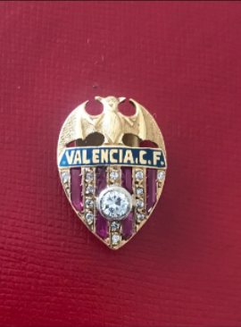 Insignia de oro y diamantes del Valencia CF puesta a la venta por Internet (Foto: @BlasBlasco en Twitter).