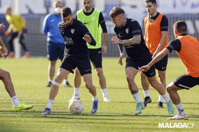 Vadillo y Brandon Thomas, en el primer entrenamiento de Natxo con el Málaga (Foto: MCF).