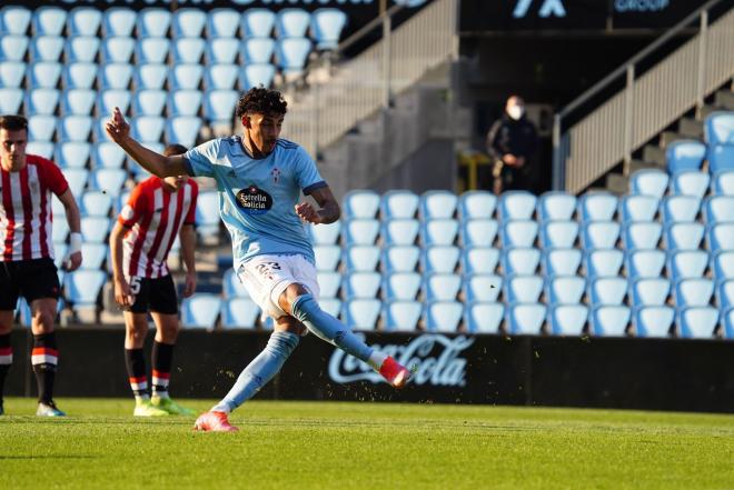 Remate de Fabrício (Foto: RC Celta).