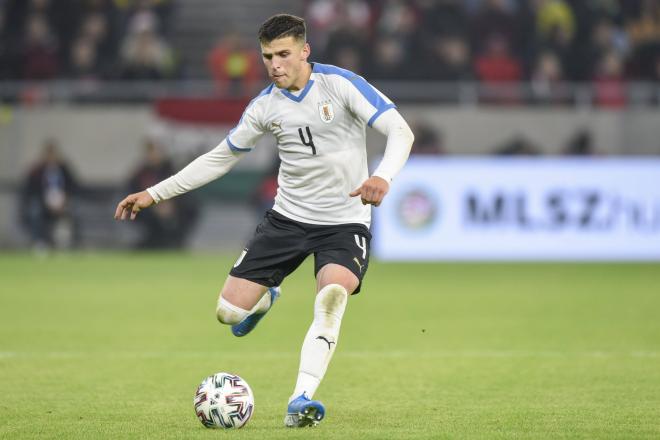 Giovanni González, durante un partido con Uruguay (Foto: Cordon Press).