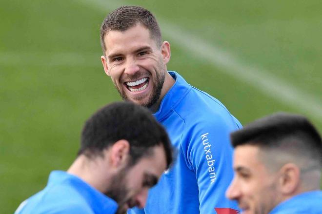 La sonrisa del central Iñigo Martínez en Lezama tras pasar un duro verano en el que renunció a la Eurocopa (Foto: Athletic Club).
