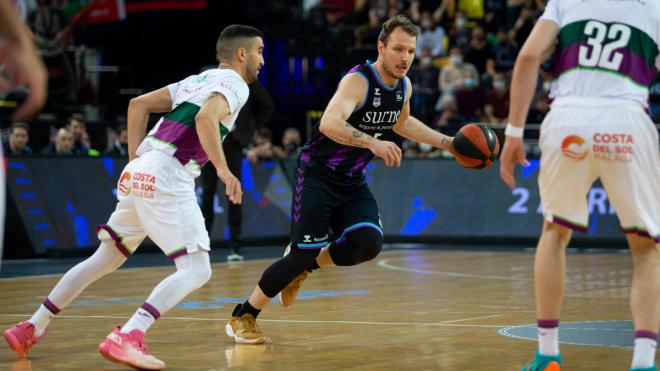 Jaime Fernández, en un lance ante el Bilbao Basket (Foto: acb Photo / A. Arrizabalaga).