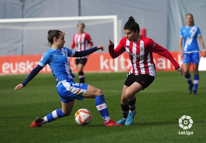 Lucía García jugando en Lezama con el Athletic ante el Rayo Vallecano (Foto: LaLiga).