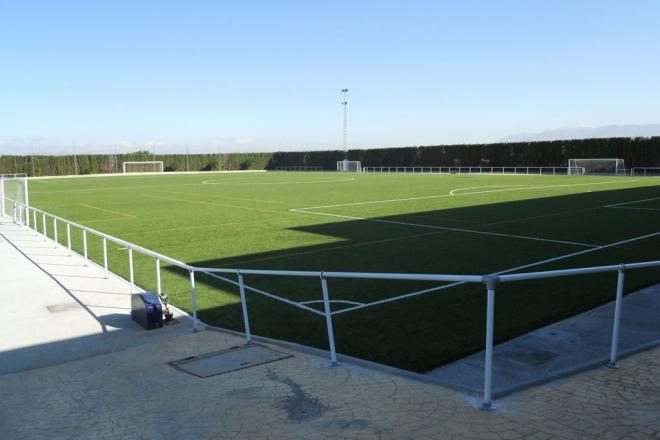 Imagen del campo de fútbol de Alhendín, en Granada.