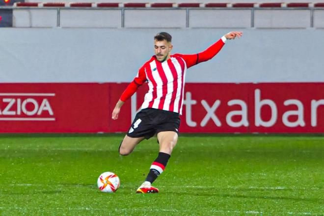 Disparo en un partido en Lezama del por entonces central del Bilbao Athletic Aitor Paredes.