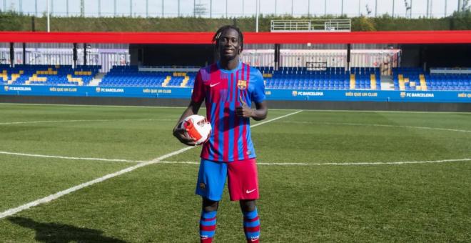 Alpha Dionkou, presentado con el Barcelona (Foto: Cordon Press).