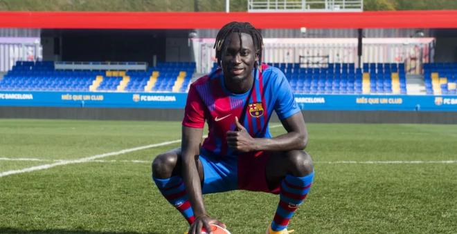 Alpha Dionkou, presentado con el Barcelona (Foto: Cordon Press).