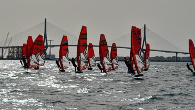 Regata de Vela en las aguas de la Bahía de Cádiz.