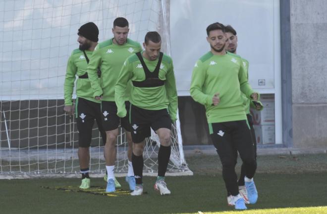 Los jugadores del Betis en el entrenamiento (foto: Kiko Hurtado).