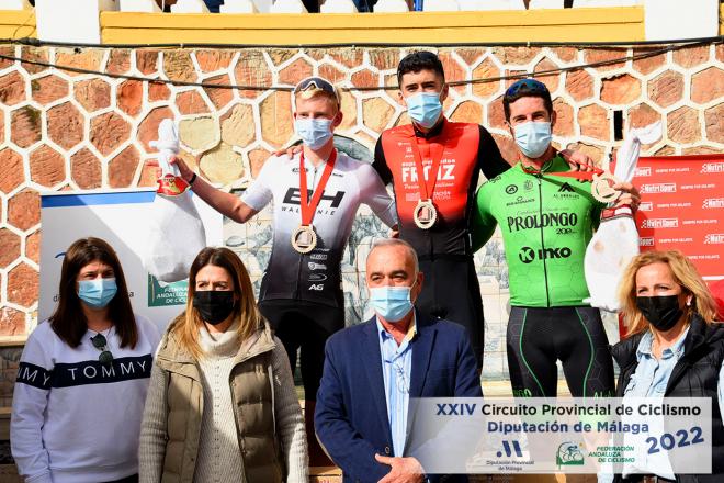 Carmelo Urbano, en el podio de la primera prueba de la Media Maratón de la Diputación de Málaga.