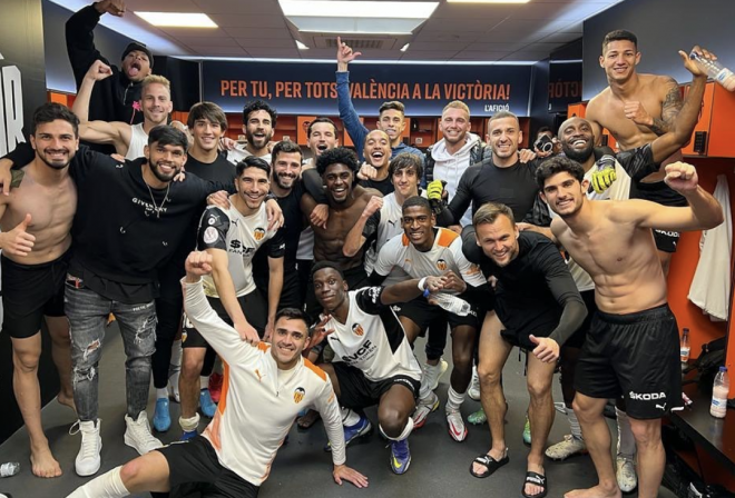 Los jugadores del Valencia celebran el pase a las semifinales de la Copa del Rey.