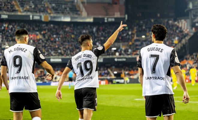 Maxi Gómez, Hugo Duro y Guedes pugnarán por dos puestos en el once titular,  (Foto: Valencia CF).