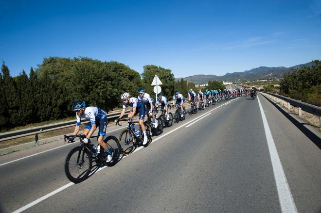 Jakobsen vence al sprint en la meta de Torrent en la segunda etapa VCV