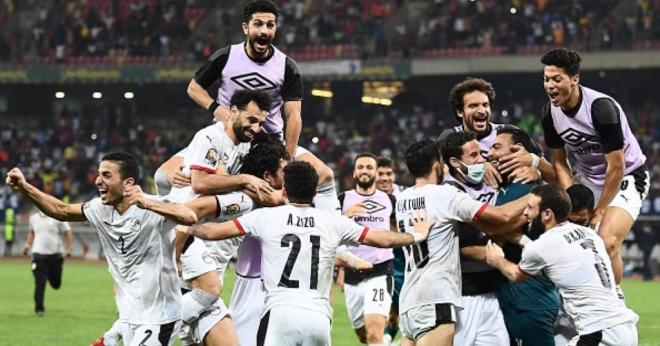 Los jugadores de Egipto celebran el pase a la final de la Copa África.