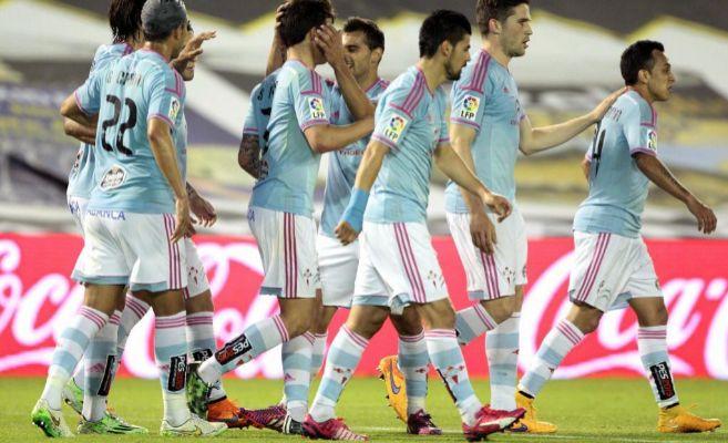 Santi Mina celebrando uno de sus cuatro goles al Rayo (Foto: EFE)