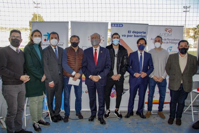 Las diferentes personalidades que acudieron a la primera charla de 'El deporte va por barrios'.