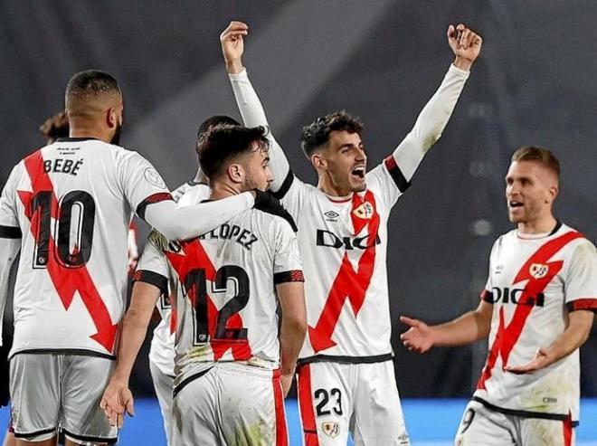 Juagdores del Rayo celebrando el pase a semifinales de Copa (Foto: EFE).