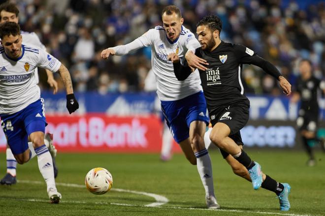 Antoñín, en una jugada ante el Zaragoza (Foto: Dani Marzo).