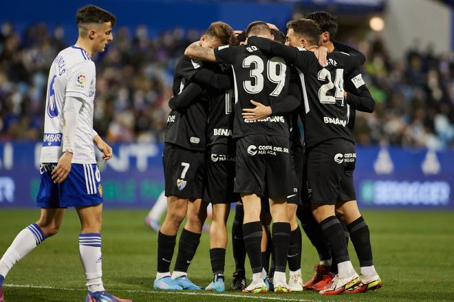 El Málaga celebra el gol de Antoñín en Zaragoza (Foto: Dani Marzo).