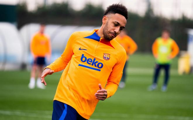 Aubameyang, en una sesión del Barça (Foto: FCB).